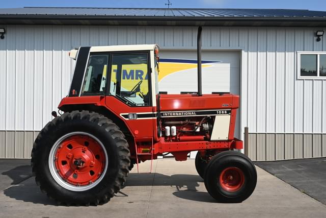 Image of International Harvester 1086 equipment image 1