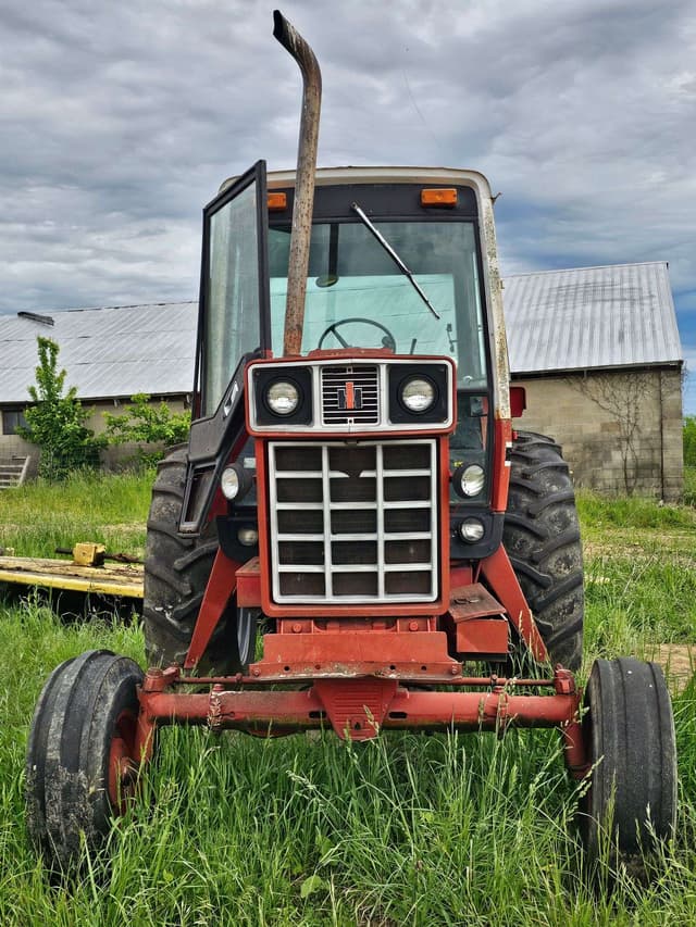 Image of International Harvester 1086 equipment image 1