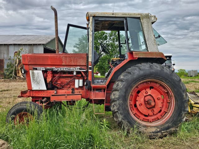 Image of International Harvester 1086 equipment image 2