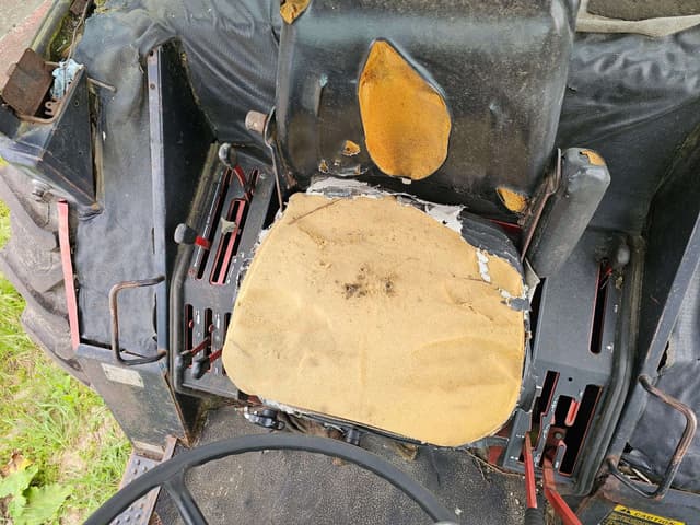 Image of International Harvester 1086 equipment image 4