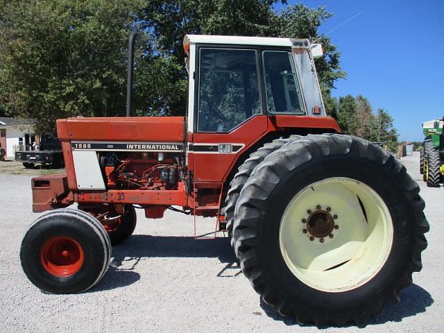 Image of International Harvester 1586 equipment image 2