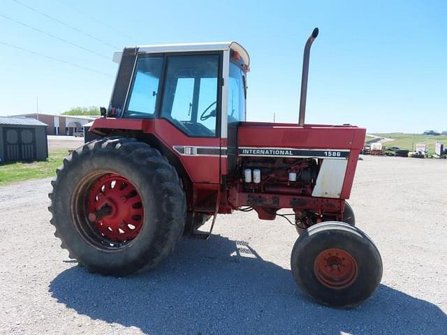 Image of International Harvester 1586 equipment image 4