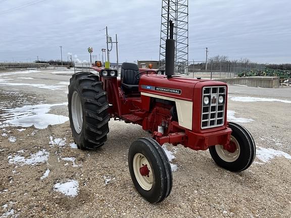 Image of International Harvester 674 equipment image 3