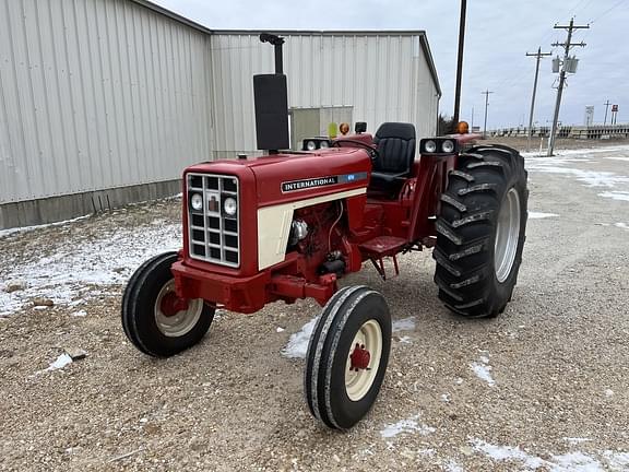 Image of International Harvester 674 equipment image 1