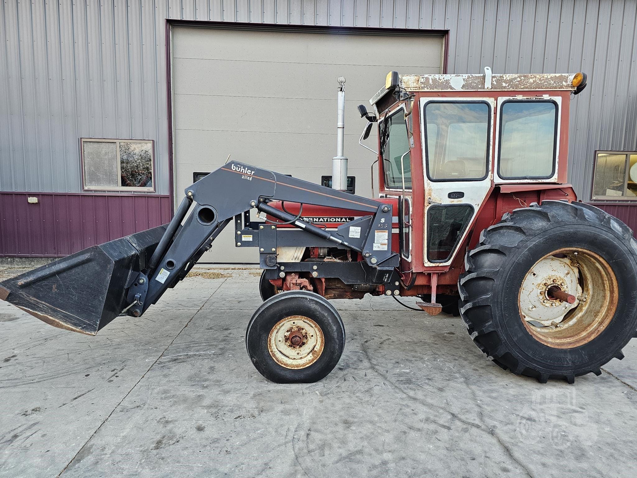 1977 International Harvester 674 Equipment Image0