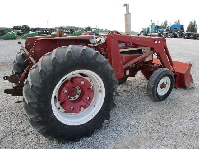 Image of International Harvester 674 equipment image 3