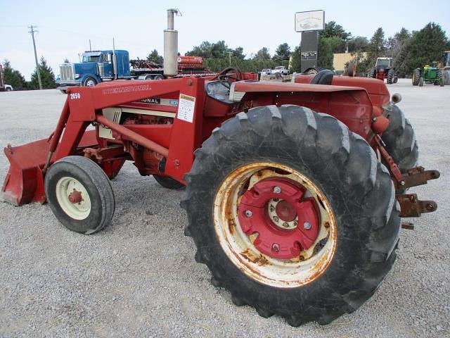 Image of International Harvester 674 equipment image 2