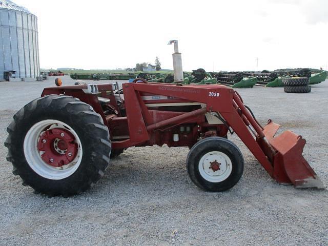 Image of International Harvester 674 equipment image 4