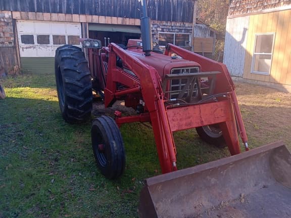 Image of International Harvester 674 equipment image 1
