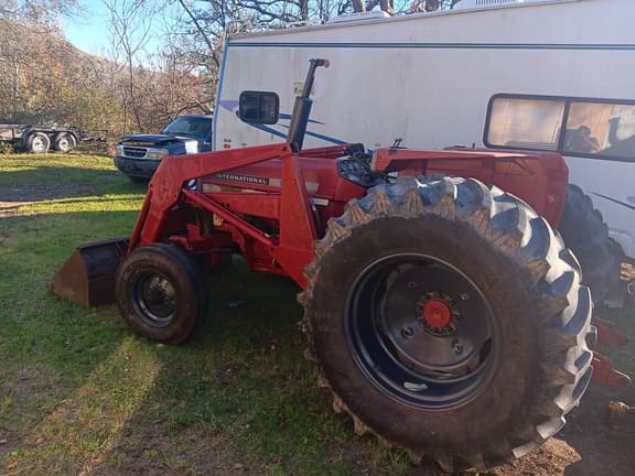 Image of International Harvester 674 equipment image 3