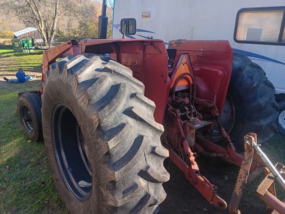 Image of International Harvester 674 equipment image 4