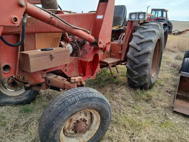 Image of International Harvester 674 equipment image 1