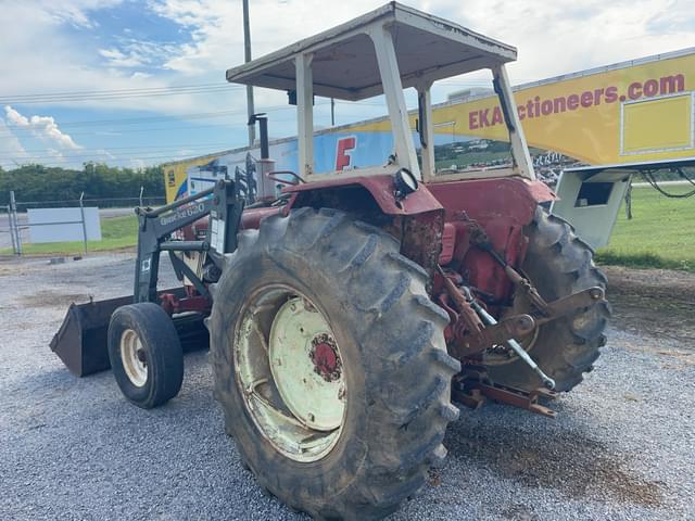 Image of International Harvester 674 equipment image 2
