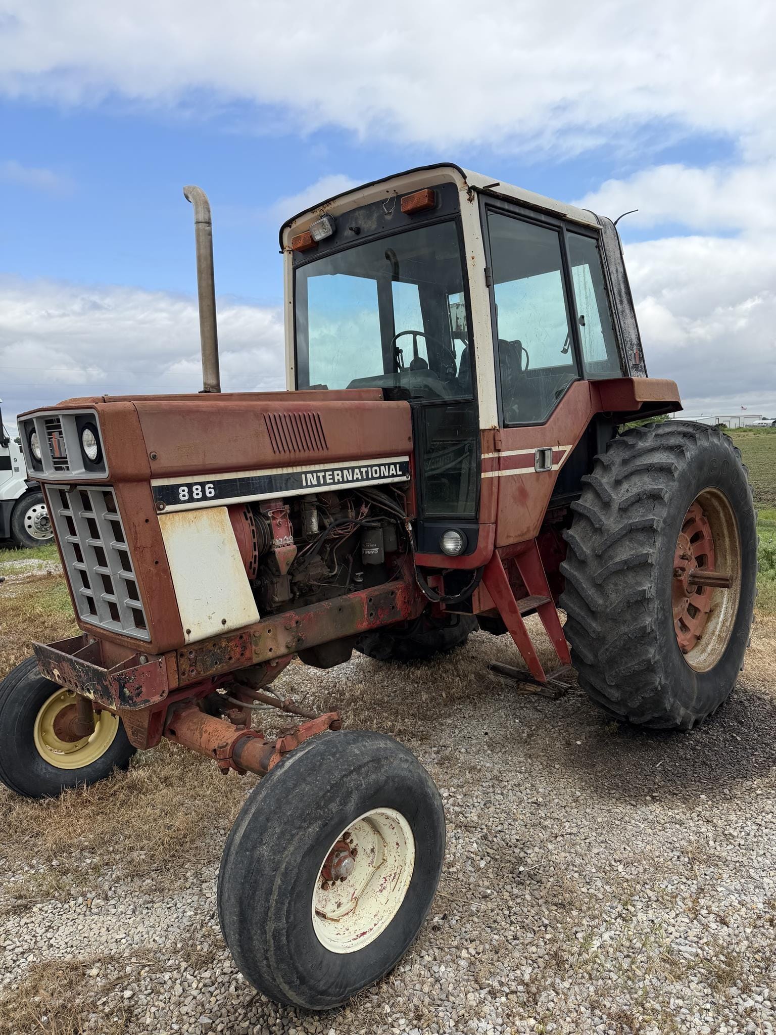 1977 International Harvester 886 Equipment Image0