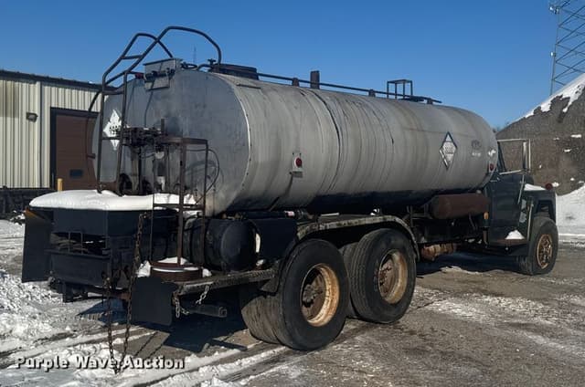 Image of International F1800 equipment image 4