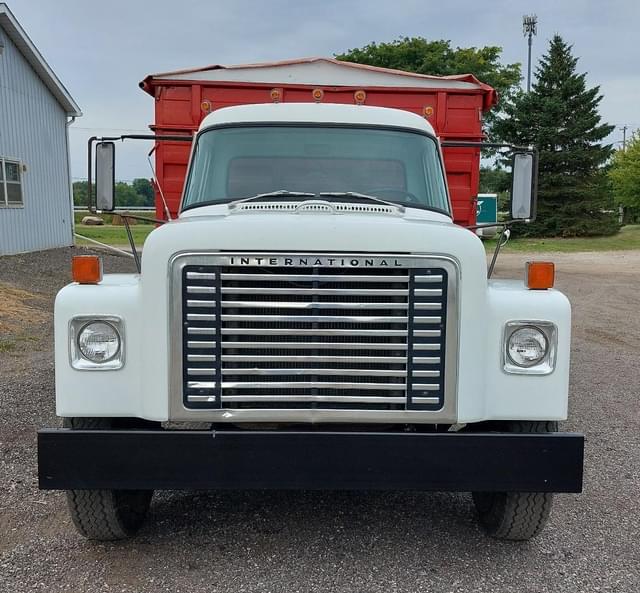 Image of International Loadstar 1600 equipment image 2