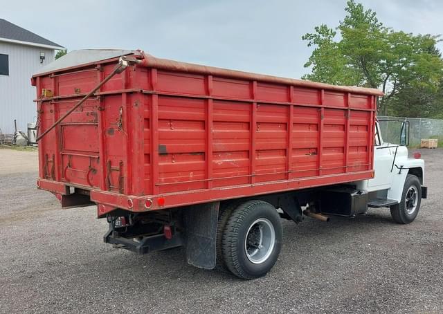 Image of International Loadstar 1600 equipment image 4