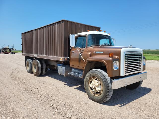 Image of International Loadstar 1800 equipment image 1