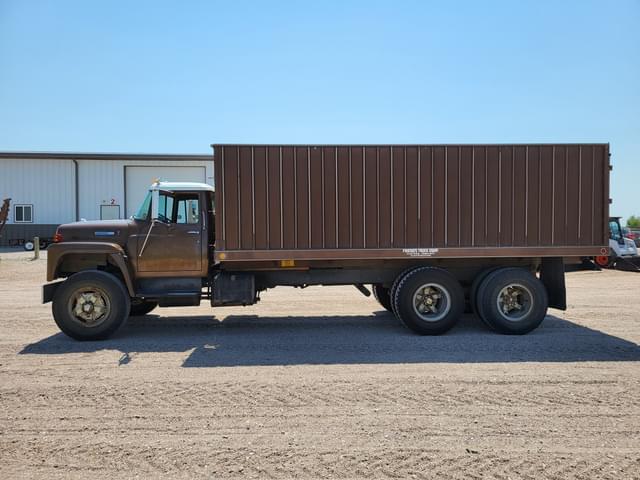 Image of International Loadstar 1800 equipment image 4