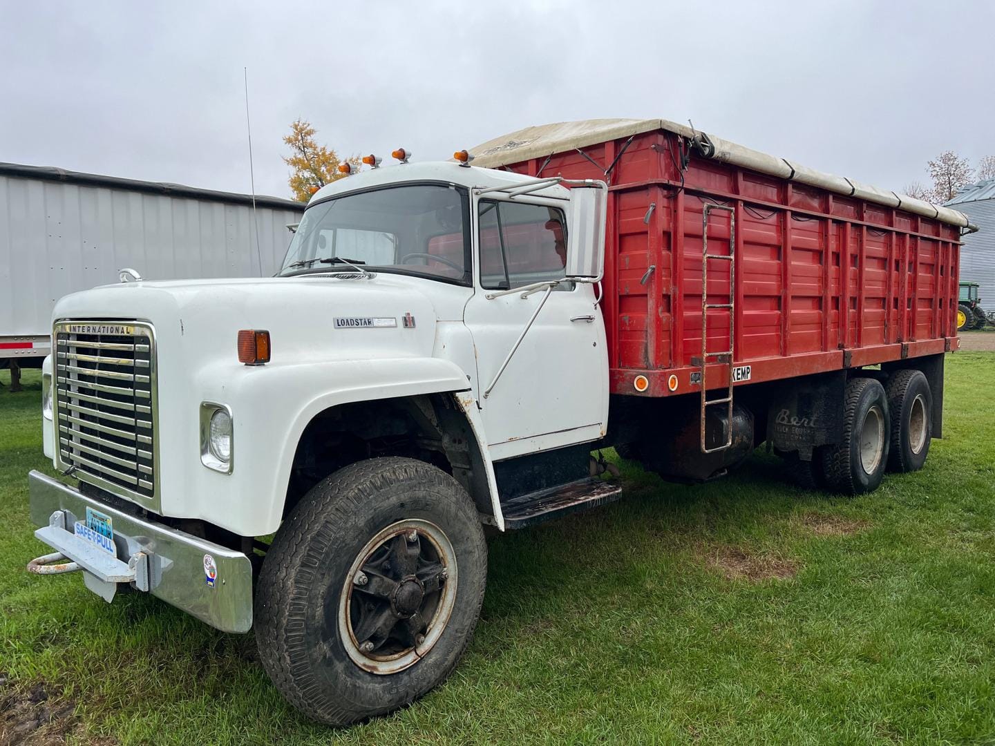 Main image International Loadstar 1800
