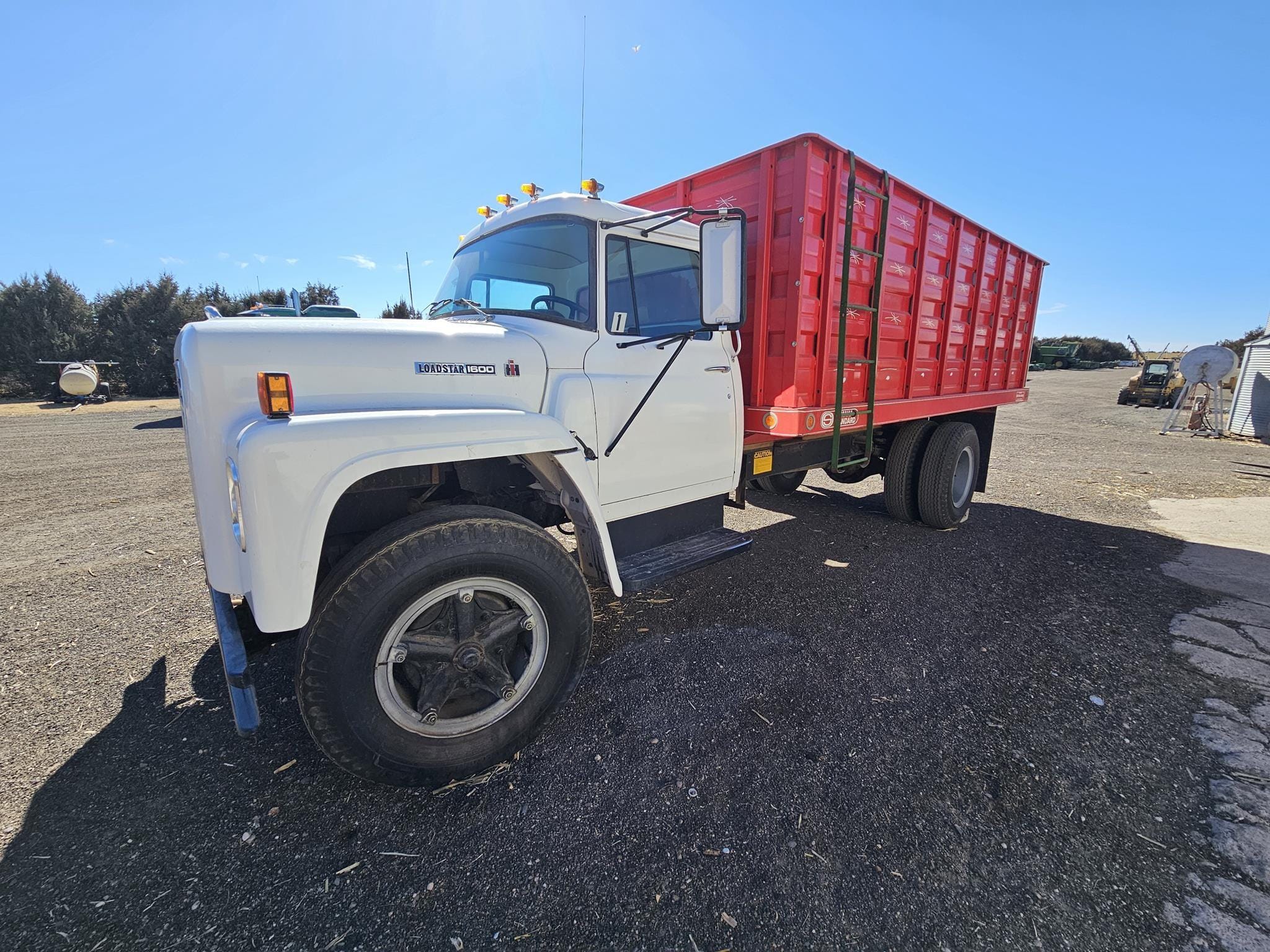 1977 International Loadstar Equipment Image0