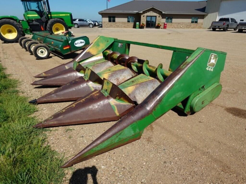 Image of John Deere 444 Primary image
