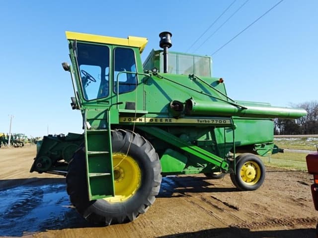 Image of John Deere 7700 equipment image 1