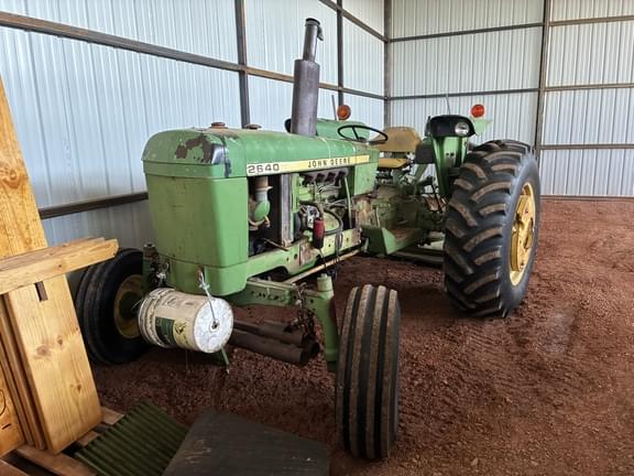 Image of John Deere 2640 equipment image 1