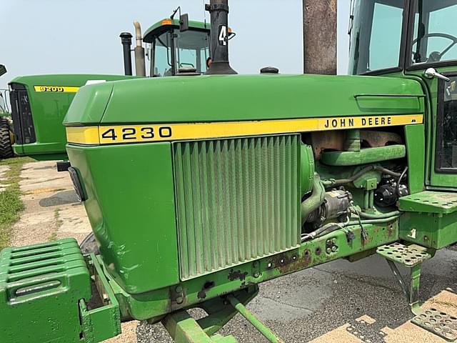 Image of John Deere 4230 equipment image 1