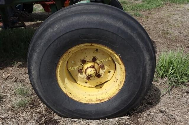 Image of John Deere 4230 equipment image 2