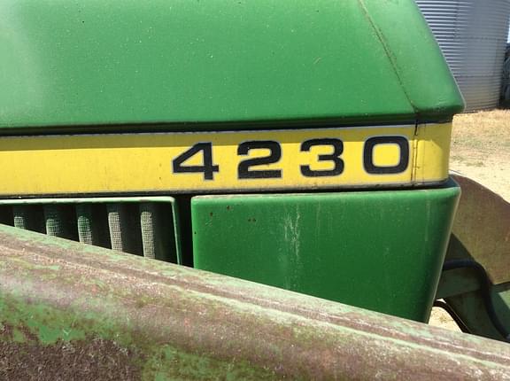 Image of John Deere 4230 equipment image 1