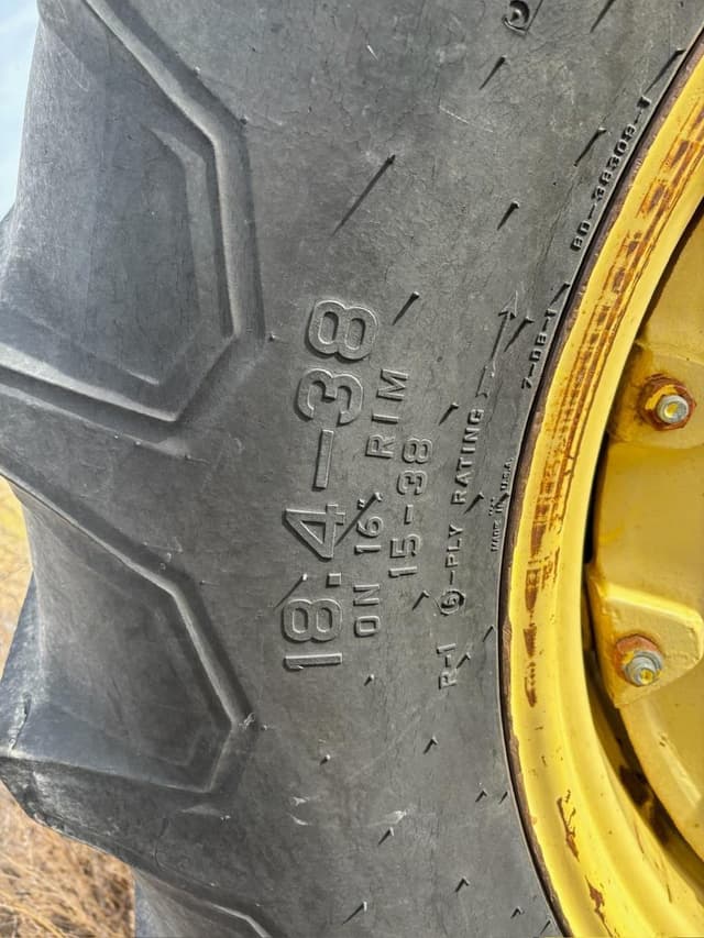 Image of John Deere 4230 equipment image 4