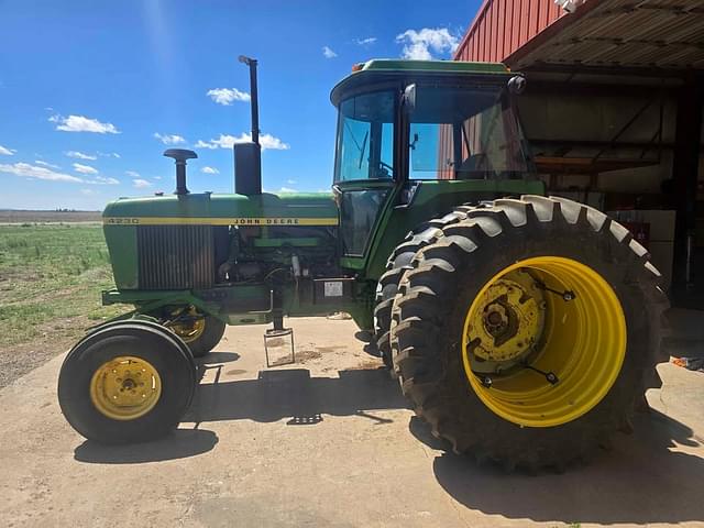Image of John Deere 4230 equipment image 1