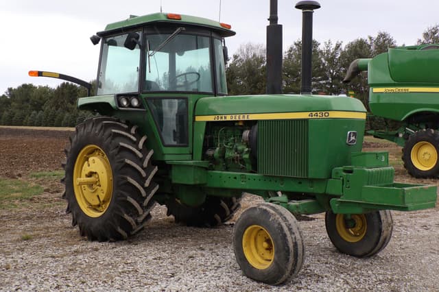 Image of John Deere 4430 equipment image 2