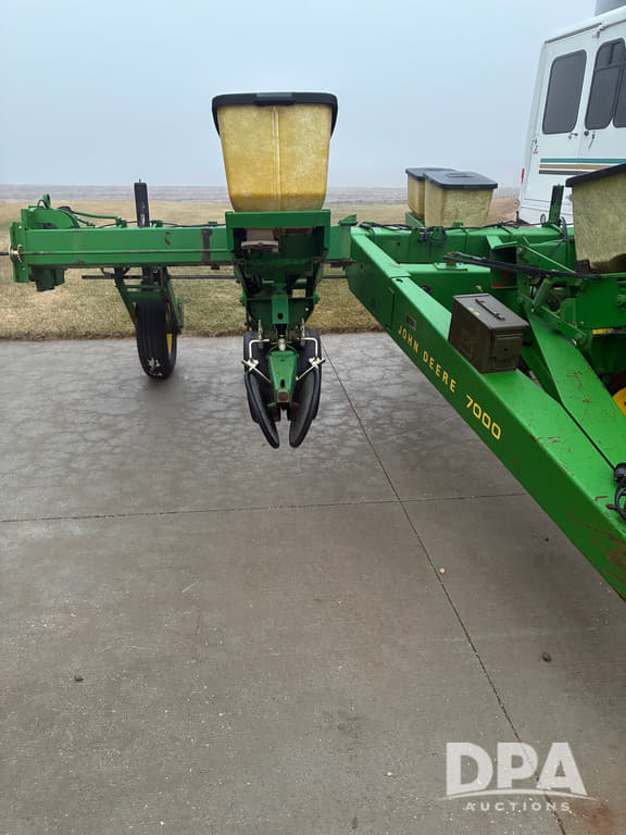 Image of John Deere P7000 equipment image 1