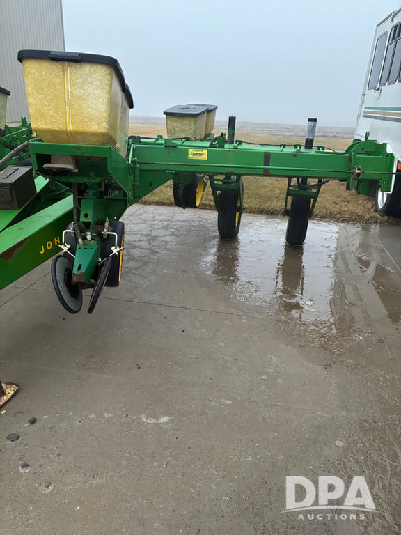 1977 John Deere P7000 Equipment Image0