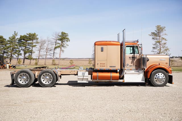 Image of Kenworth W900 equipment image 3
