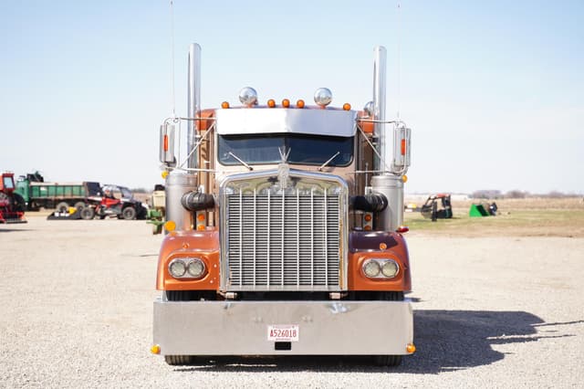 Image of Kenworth W900 equipment image 1