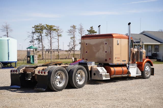 Image of Kenworth W900 equipment image 4
