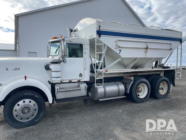 Image of Kenworth W900 equipment image 3