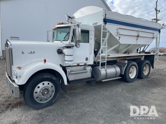 Image of Kenworth W900 equipment image 2