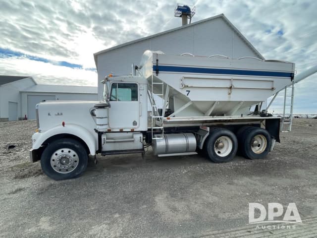 Image of Kenworth W900 equipment image 4