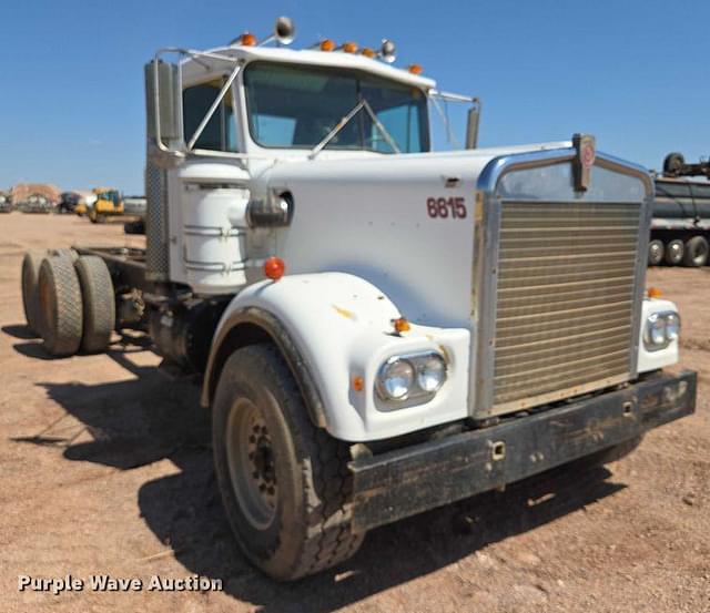 Image of Kenworth W900A equipment image 2