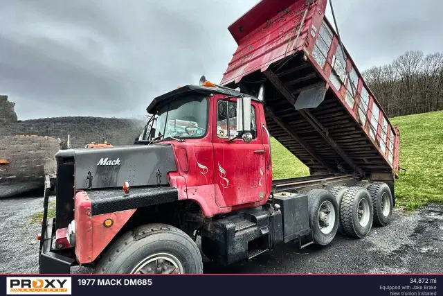 Image of Mack DM685 equipment image 2