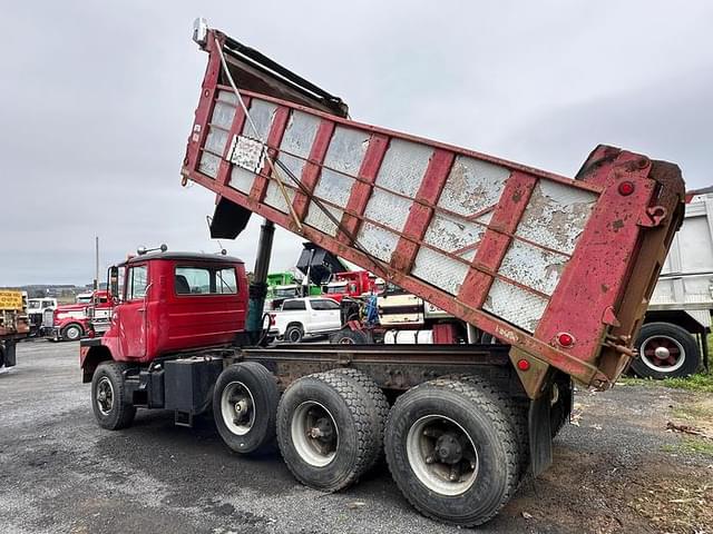 Image of Mack DM685 equipment image 2