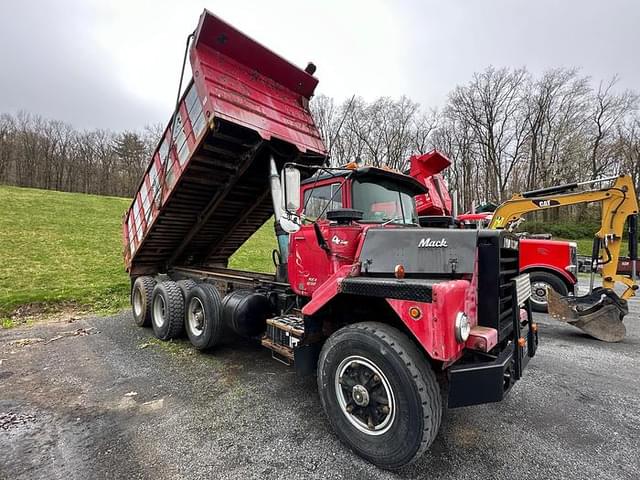 Image of Mack DM685 equipment image 4