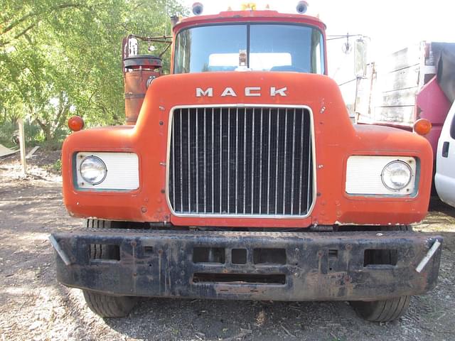 Image of Mack R equipment image 4