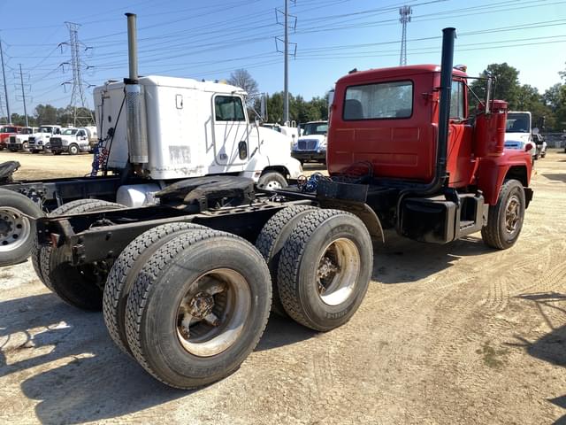 Image of Mack R686ST equipment image 2