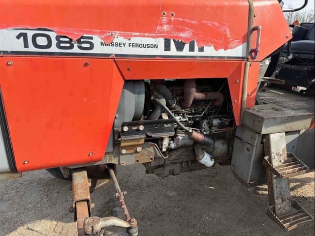 Image of Massey Ferguson 1085 equipment image 4