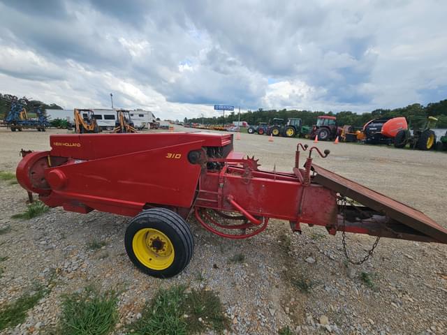 Image of New Holland 310 equipment image 3